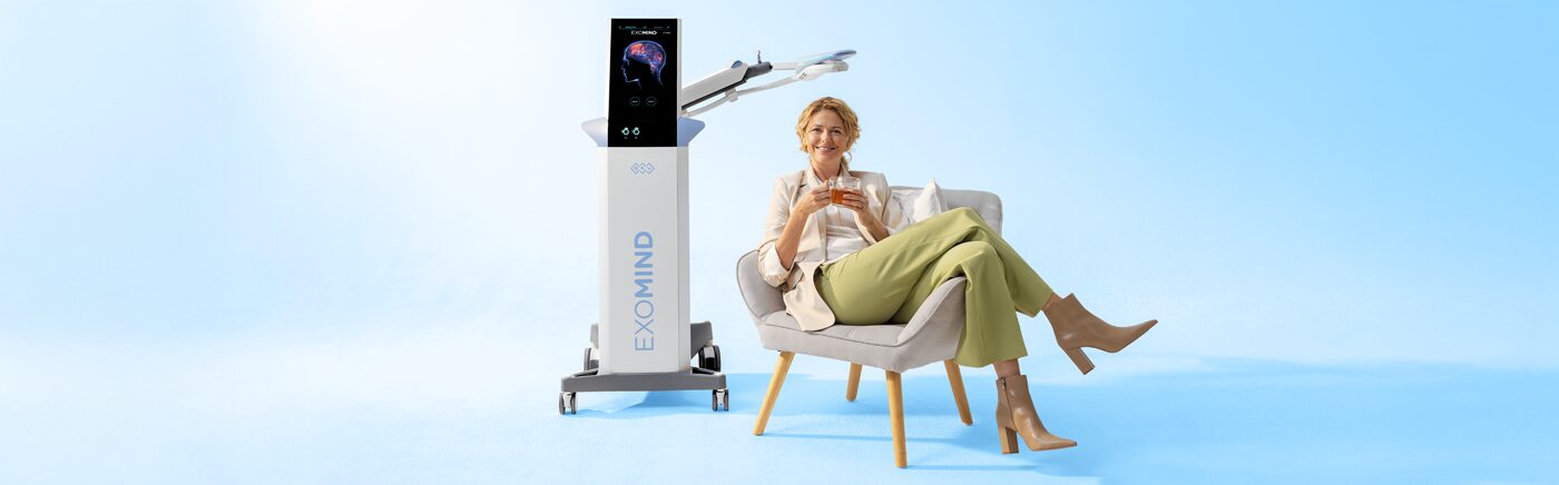 EXOMIND_banner EXOMIND rTMS applicator close-up on treatment stand